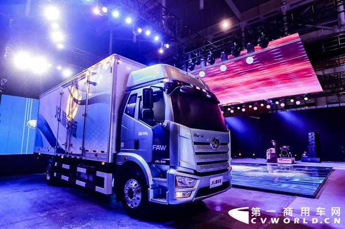 福田112%領(lǐng)漲重卡 大運中卡增58% 8月中重卡市場分析